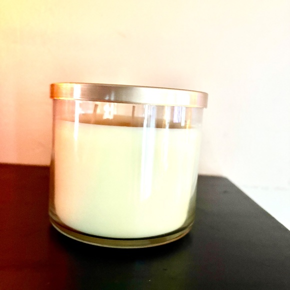 Bath & Body Works, 3 wick candle, Peach Bellini; brand new, NWT - Picture 4 of 6